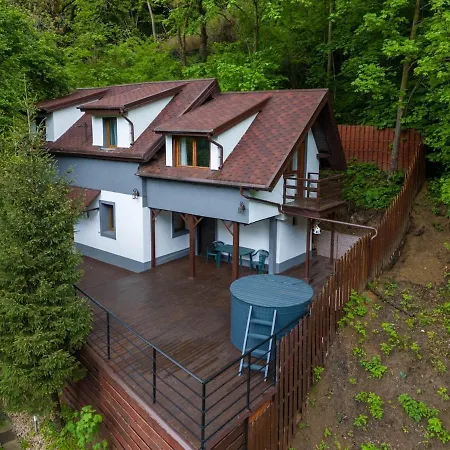 Gruber Forrest With Real Wood Hottub براشوف