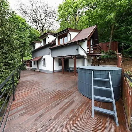 Gruber Forrest With Real Wood Hottub *
