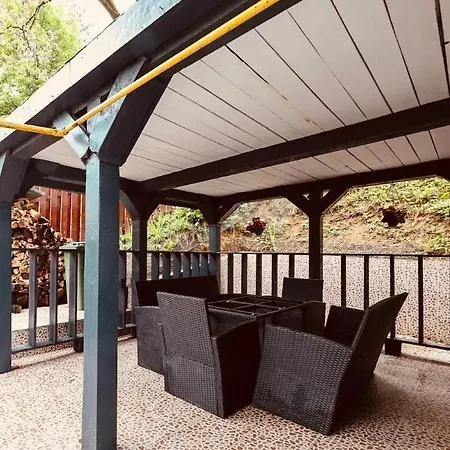Gruber Forrest With Real Wood Hottub * Braşov